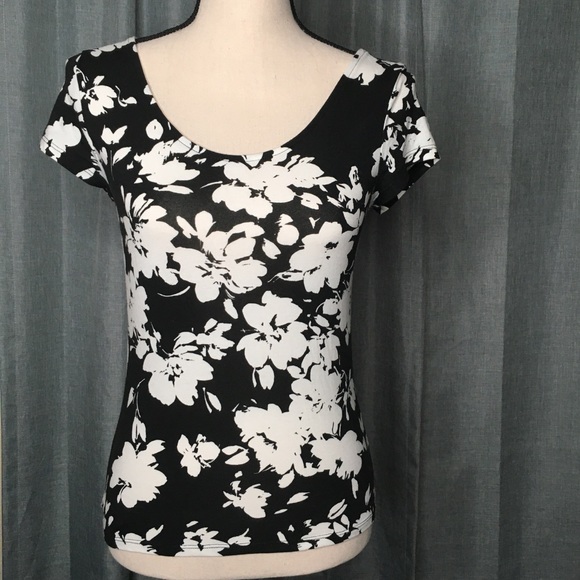Aeropostale Black & White Floral T-Shirt Medium - Picture 1 of 5